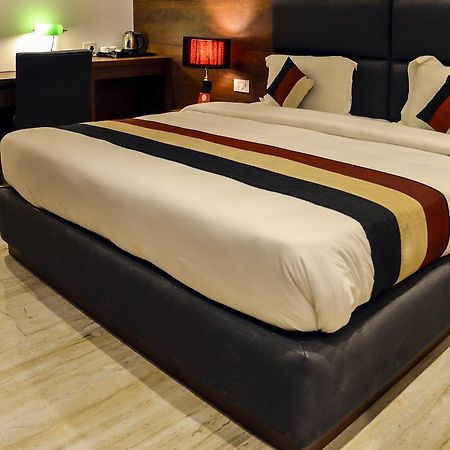 Oyo 1358 Hotel Crossroad Lucknow Extérieur photo