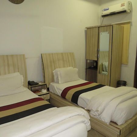 Oyo 1358 Hotel Crossroad Lucknow Extérieur photo