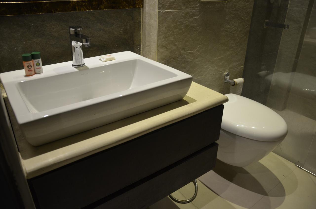 Oyo 1358 Hotel Crossroad Lucknow Extérieur photo