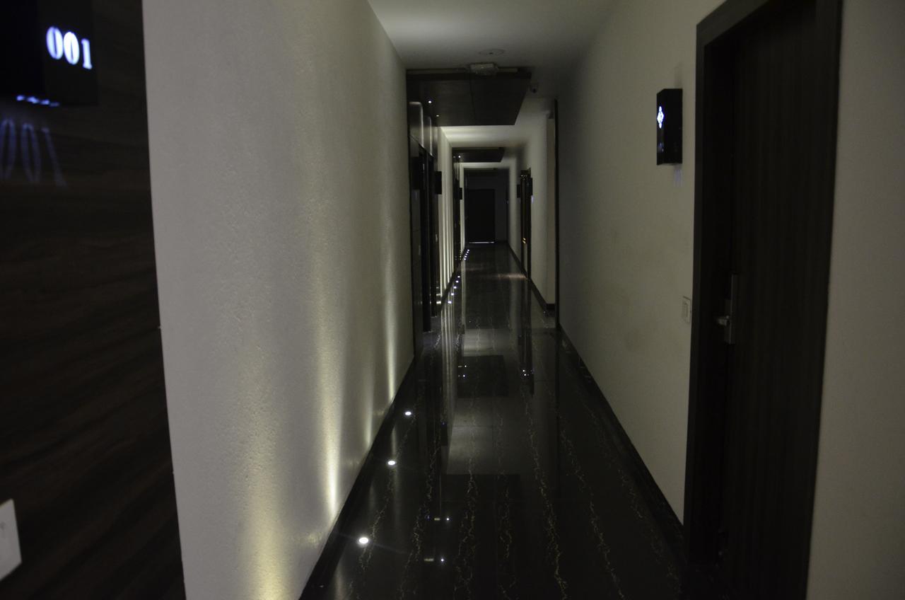 Oyo 1358 Hotel Crossroad Lucknow Extérieur photo