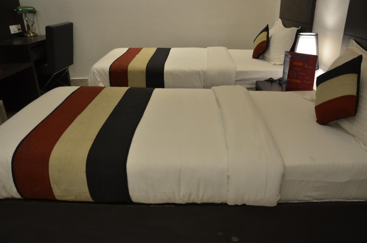 Oyo 1358 Hotel Crossroad Lucknow Extérieur photo