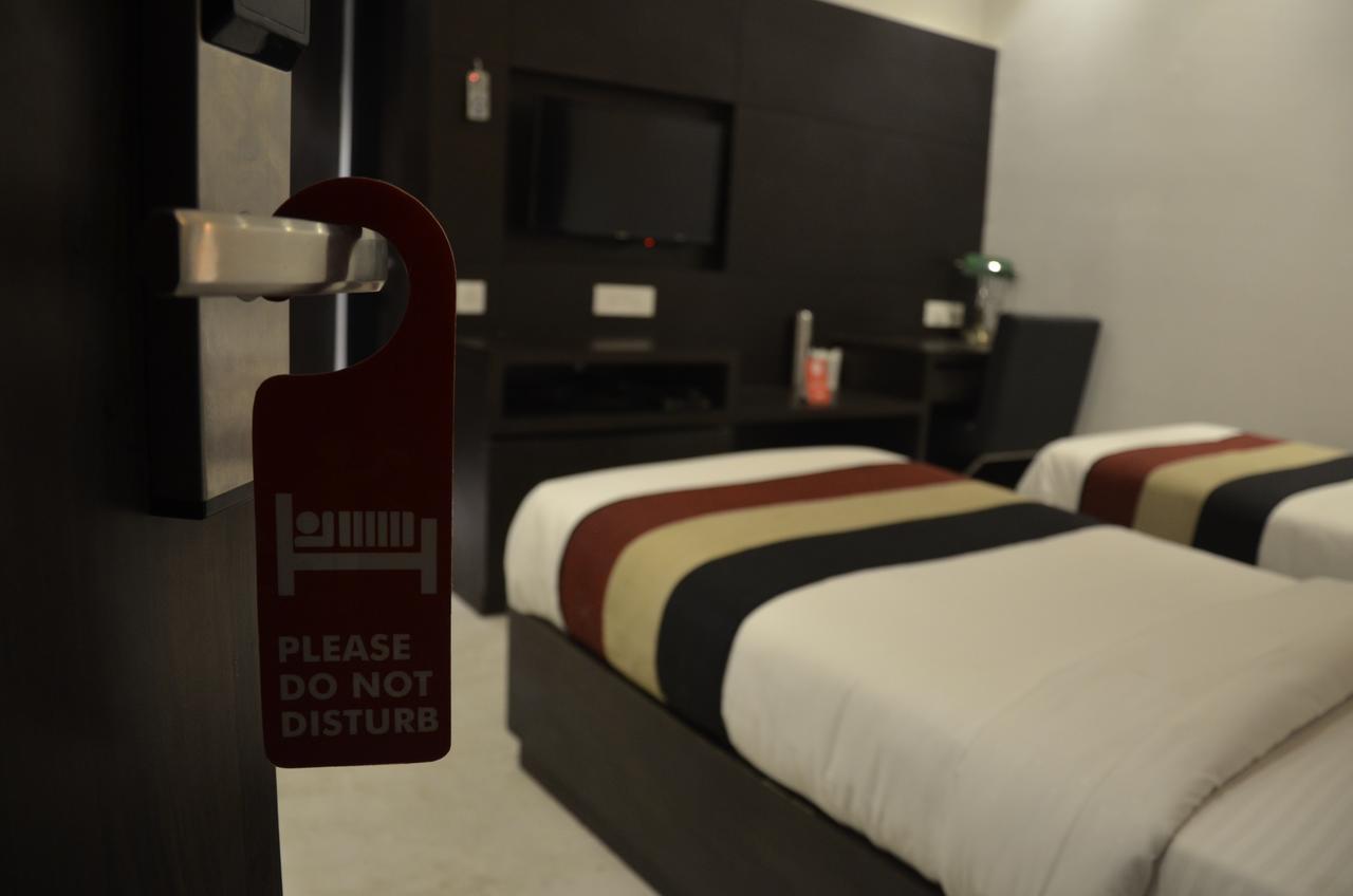 Oyo 1358 Hotel Crossroad Lucknow Extérieur photo