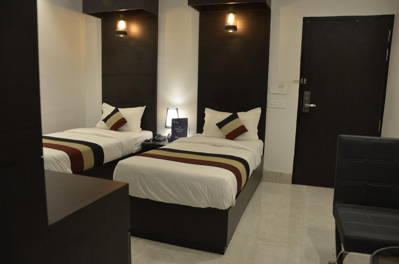 Oyo 1358 Hotel Crossroad Lucknow Extérieur photo