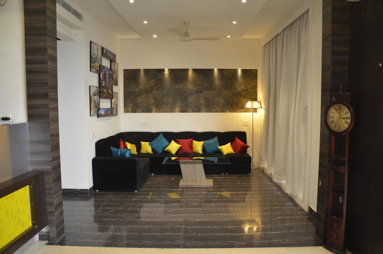 Oyo 1358 Hotel Crossroad Lucknow Extérieur photo