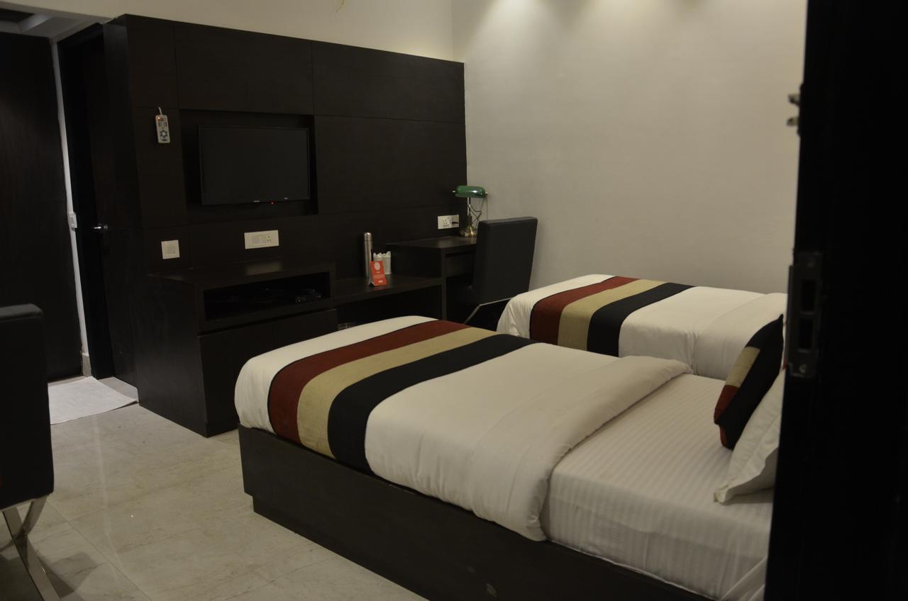 Oyo 1358 Hotel Crossroad Lucknow Extérieur photo