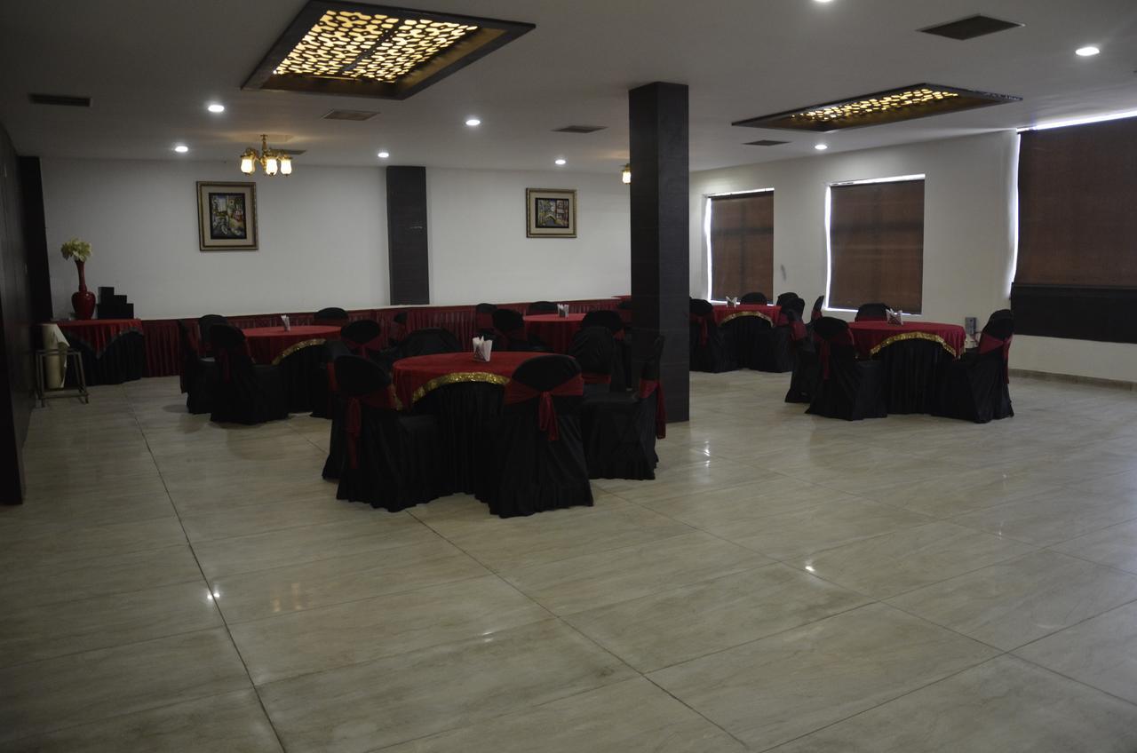 Oyo 1358 Hotel Crossroad Lucknow Extérieur photo