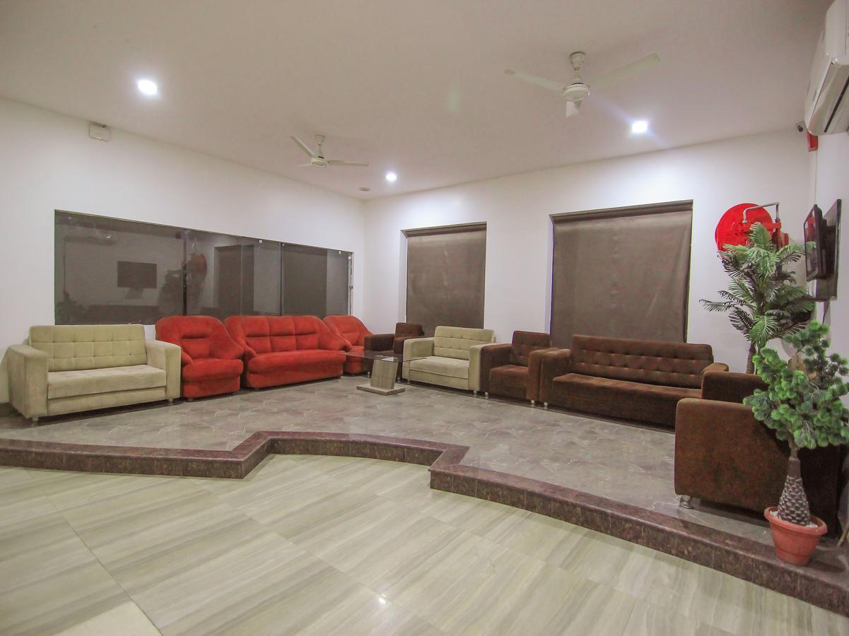 Oyo 1358 Hotel Crossroad Lucknow Extérieur photo