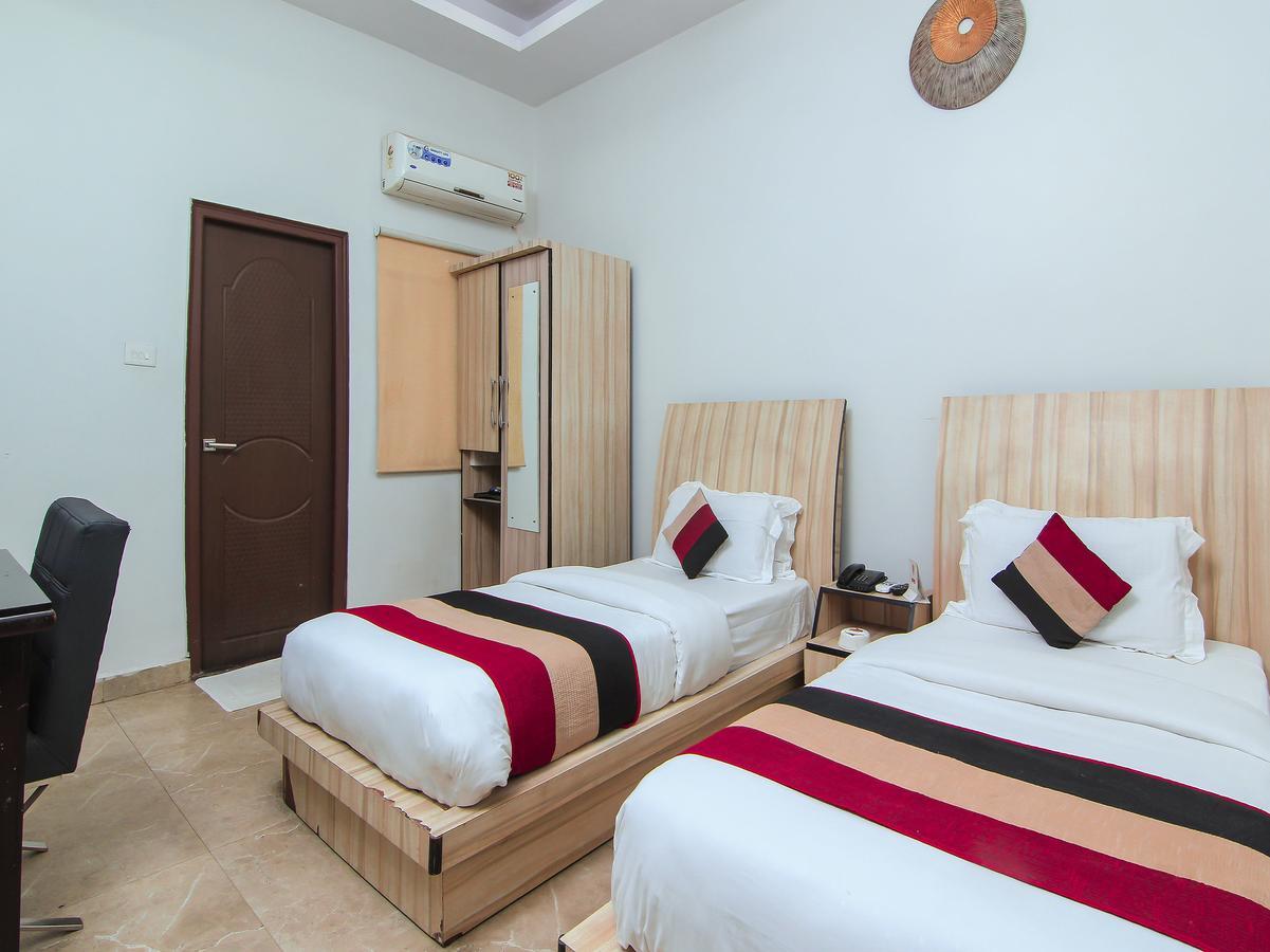 Oyo 1358 Hotel Crossroad Lucknow Extérieur photo