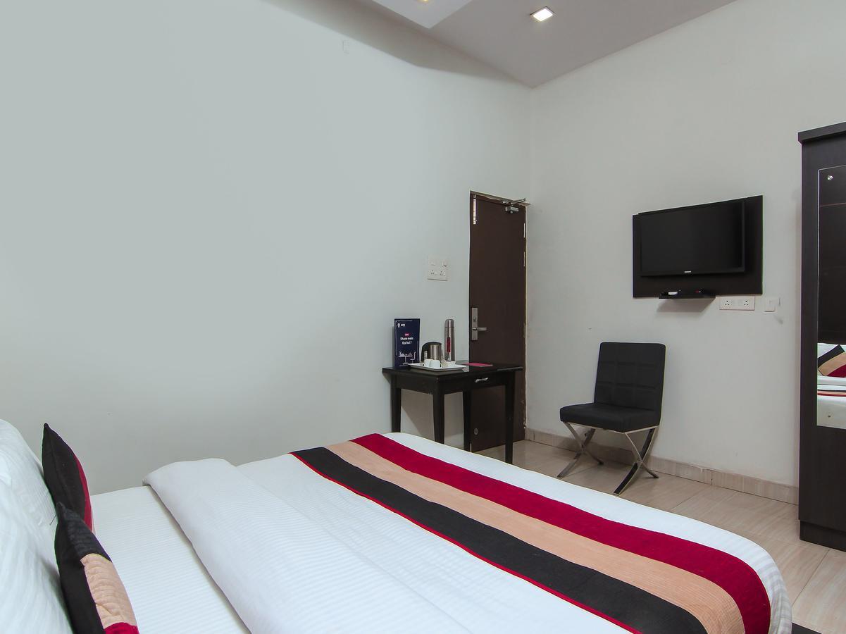 Oyo 1358 Hotel Crossroad Lucknow Extérieur photo
