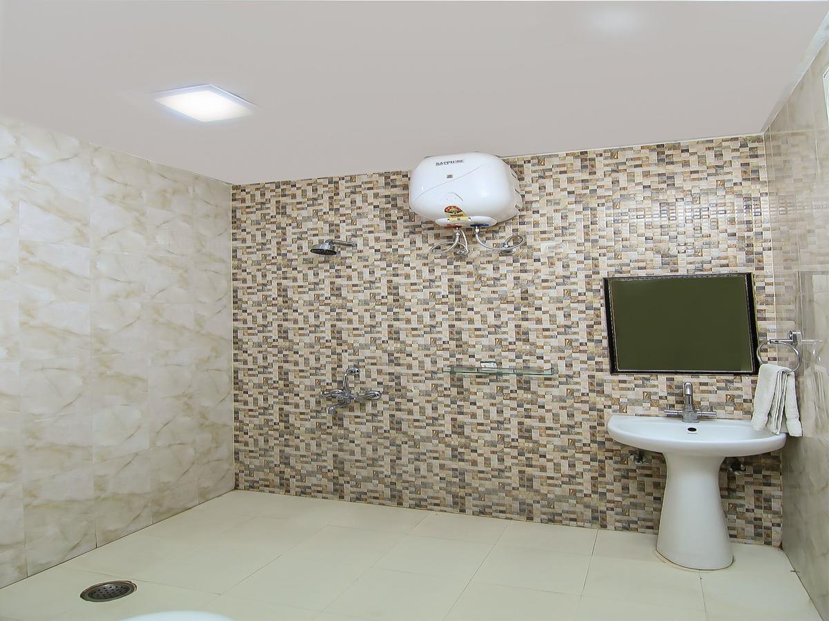 Oyo 1358 Hotel Crossroad Lucknow Extérieur photo