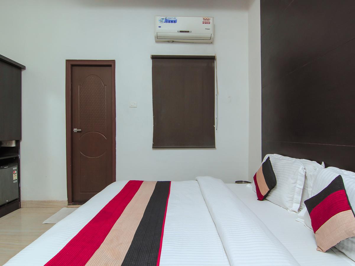 Oyo 1358 Hotel Crossroad Lucknow Extérieur photo