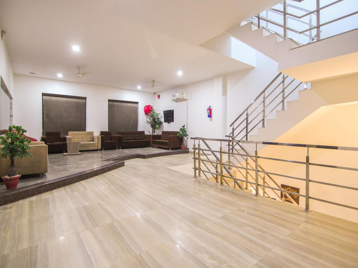 Oyo 1358 Hotel Crossroad Lucknow Extérieur photo