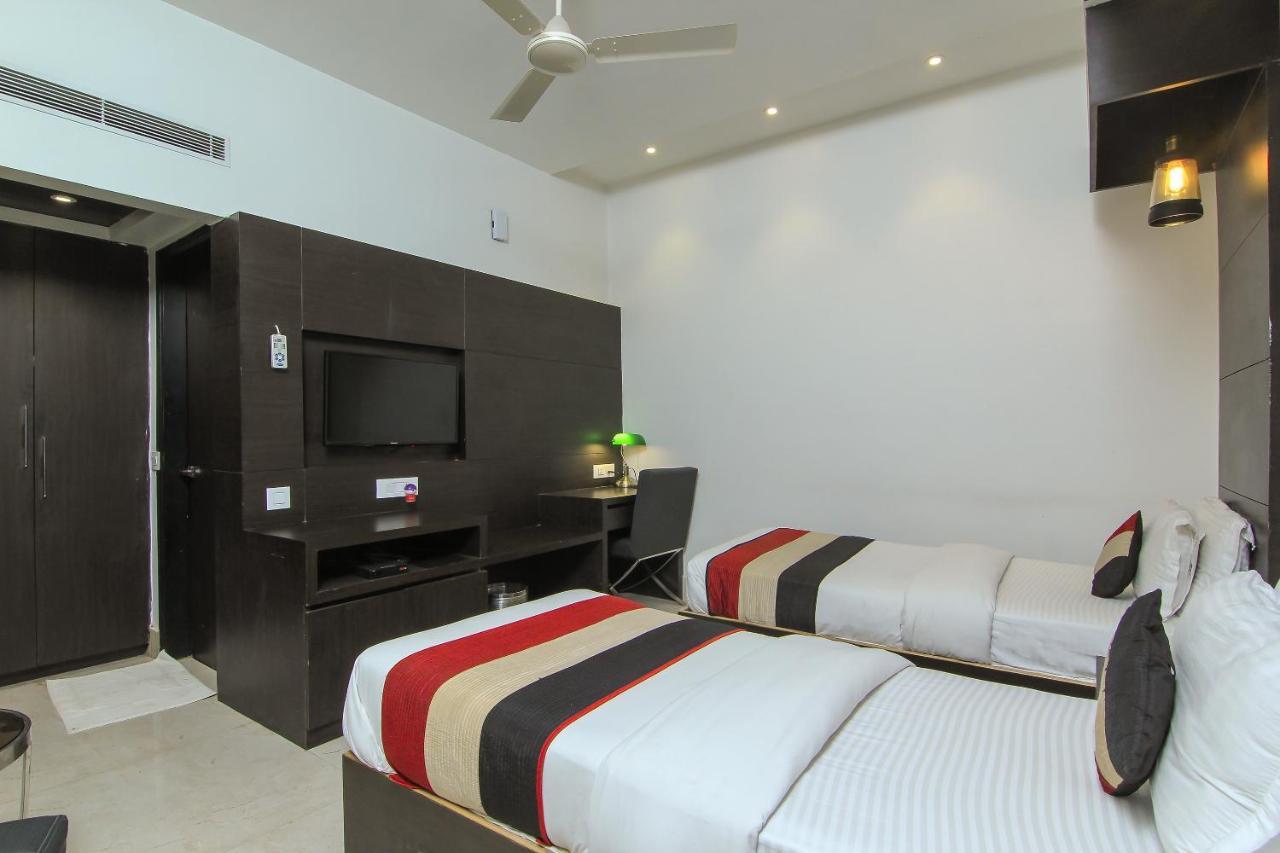 Oyo 1358 Hotel Crossroad Lucknow Extérieur photo