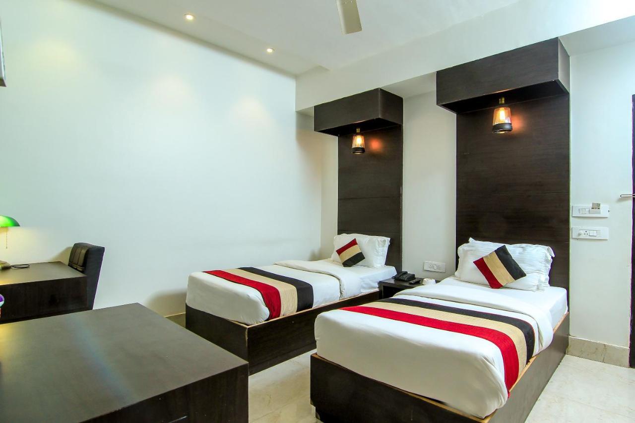 Oyo 1358 Hotel Crossroad Lucknow Extérieur photo