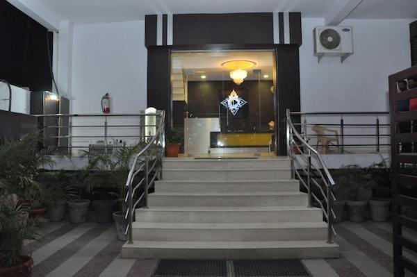 Oyo 1358 Hotel Crossroad Lucknow Extérieur photo
